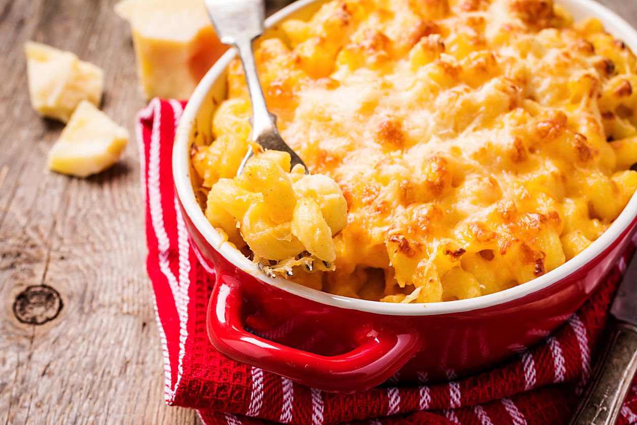 Prosesnya yang praktis membuatnya jadi menu favorit, simak cara memasak cepat mac and cheese yang creamy.