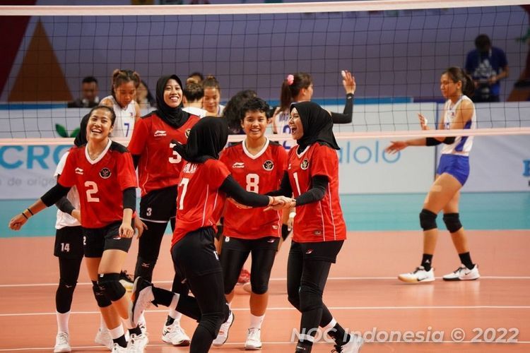 Kabar bahagia, tim voli putri raih perunggu di SEA Games 2021. Yuk ketahui berbagai manfaat bermain bola voli untuk fisik dan mental