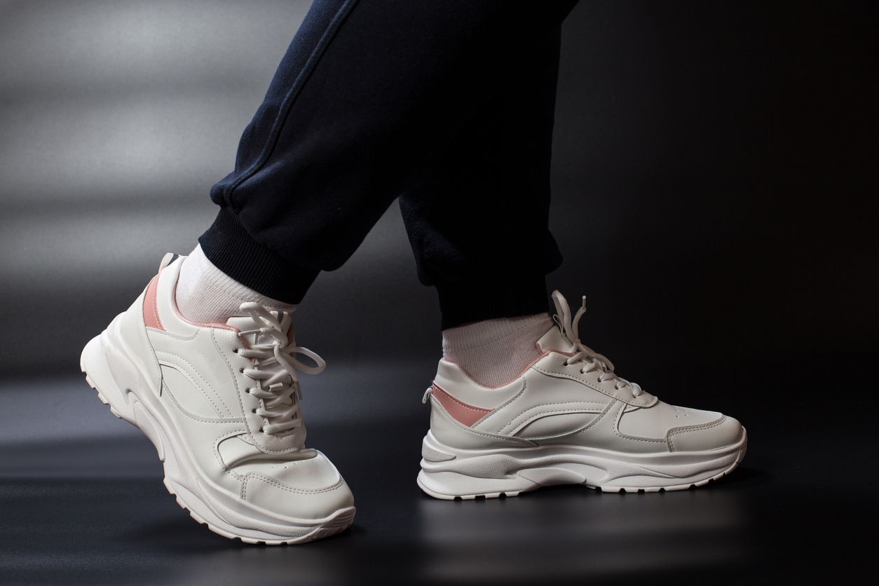 Sebelum membeli sneakers, yuk ketahui hal apa saja yang perlu kamu perhatikan untuk menemukan sneakers yang nyaman!