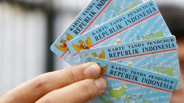 Cuplikan berita terpopuler Trending Topic mulai dari banjir rob di Semarang hingga aturan baru nama di E-KTP.