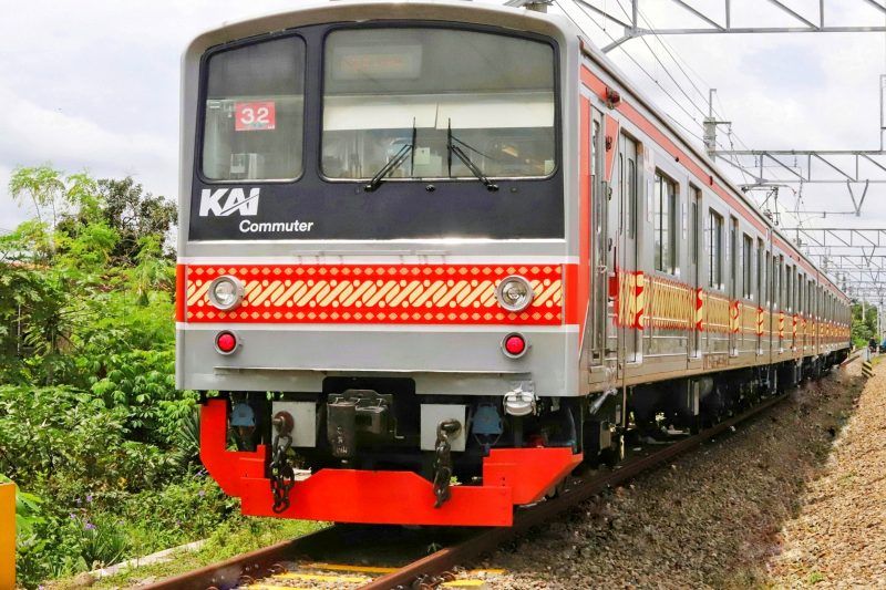 Moda transportasi kereta rel listrik (KRL) semakin diminati publik lantaran bebas macet dan harganya terjangkau. Yuk, simak kelebihannya!