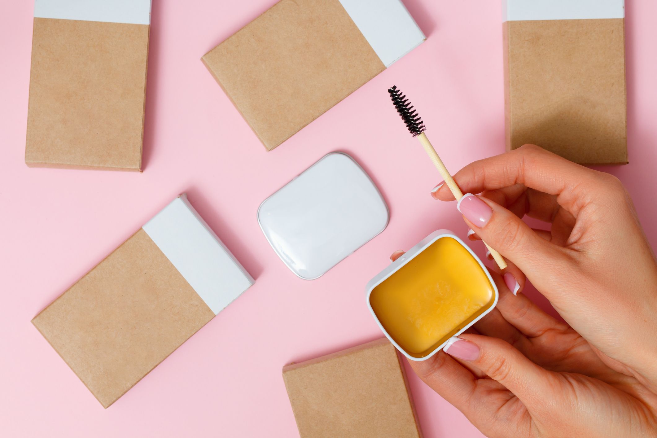 Bisa bantu kamu dapatkan feather eyebrow, ini lima rekomendasi soap brow yang bisa kamu beli di Shopee!