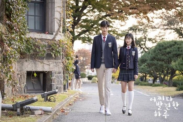 Drama Korea ini sudah tayang di televisi, simak sinopsis series Extraordinary You yang dibintangi Kim Hye Yoon dan Rowoon. Seperti apa, ya?