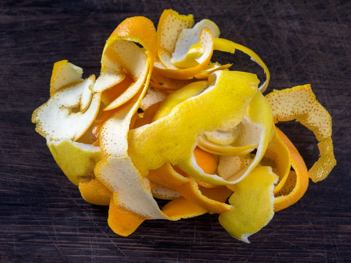 Kawan Puan, jangan lagi membuang kulit lemon karena dapat digunakan lagi untuk menyegarkan rumah. Simak, begini caranya!
