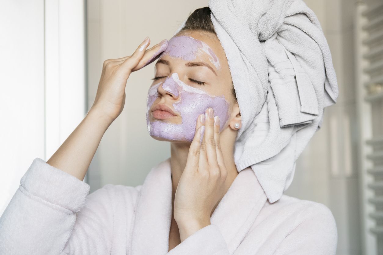 Sambut Hari Susu Sedunia, simak resep masker susu yang mampu atasi masalah kulit mulai dari melembapkan hingga menghilangkan jerawat.