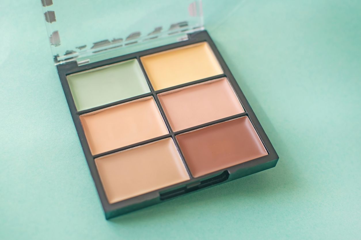 Bantu menutupi jerawat dan kemerahan. simak cara menggunakan color corrector hijau. Berikut ulasan selengkapnya!