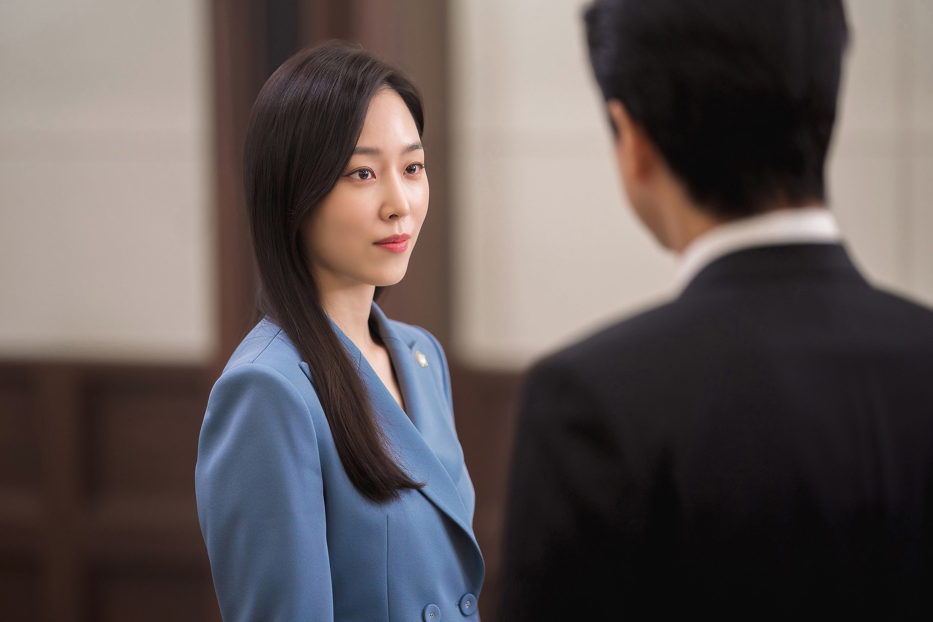 Son Hyun Jin memerankan karakter yang berprofesi sebagai pengacara di drama Korea Why Her?. Kenalan dengan profesi ini, yuk!