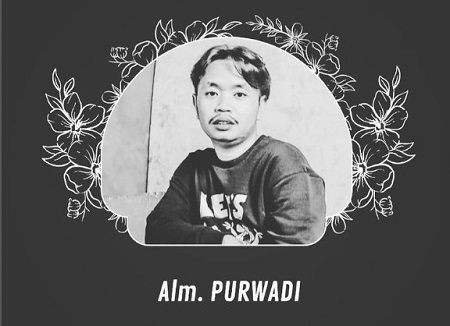 Kabar duka, komedian dan YouTuber Purwadi atau Rita Warintil meninggal dunia. Penggemar ungkap duka dan kehilangan.
