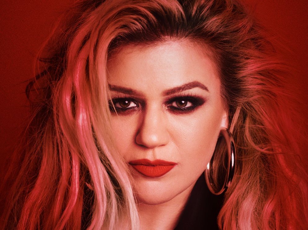 Penyanyi Kelly Clarkson rilis EP terbarunya berjudul KELLYOKE. Ia membawakan cover lagu Whitney Houston dan Billie Eilish.