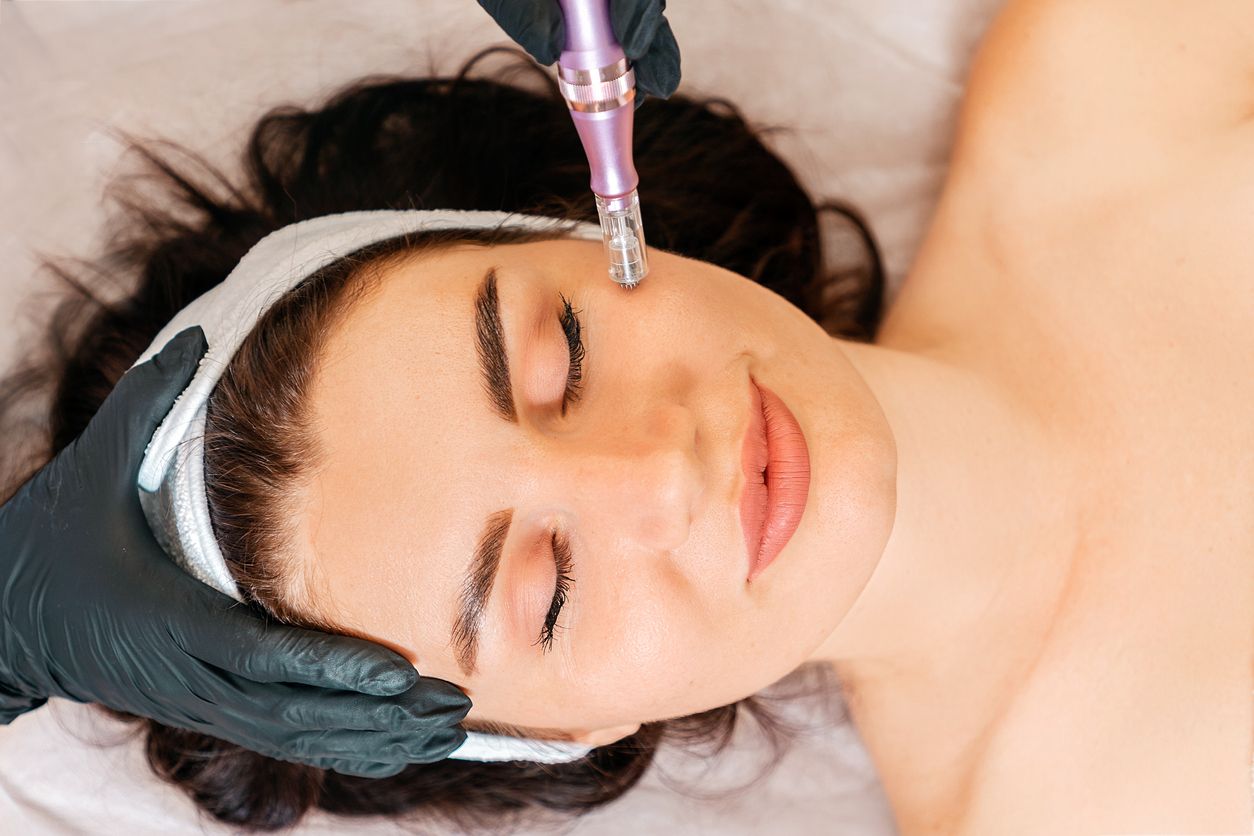 Walaupun sama-sama treatment yang memanfaatkan sinar ultrasound untuk face lifting, HIFU dan ultherapy ternyata ini perbedaan keduanya.
