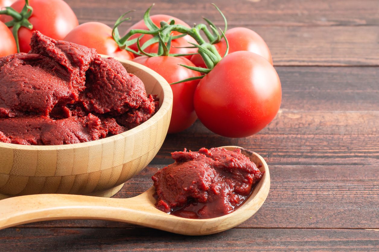 Meski sama-sama terbuat dari tomat, berikut ini perbedaan saus tomat dan pasta tomat mulai dari konsistensi hingga nutrisinya