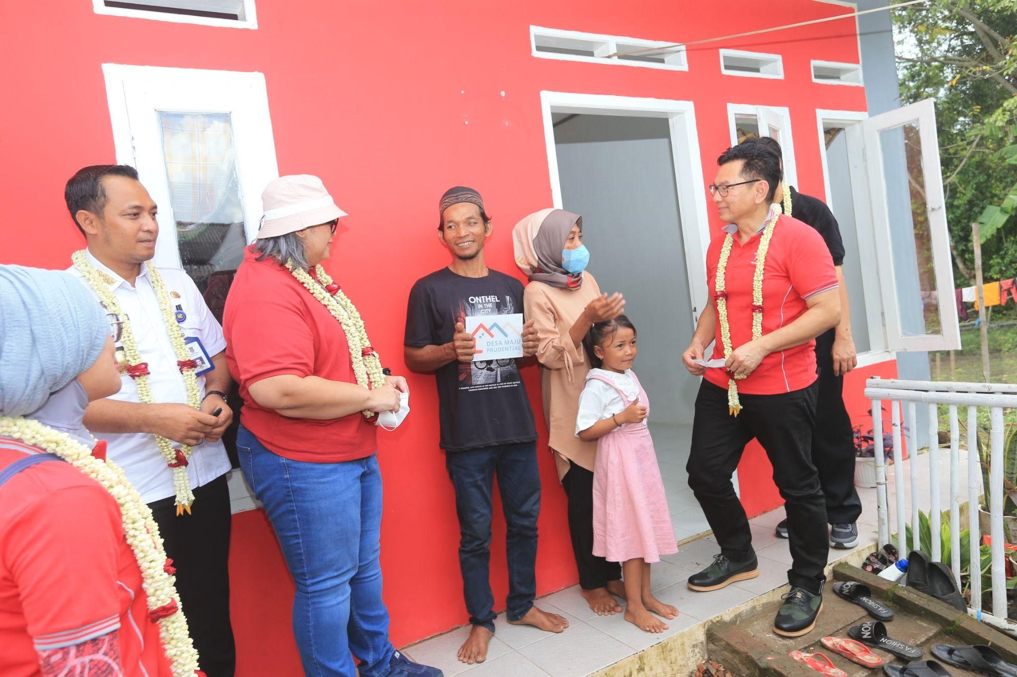 Prudential Indonesia yang bekerja sama dengan Habitat for Humanity Indonesia jalankan program Desa Maju. Ini yang dilakukan!
