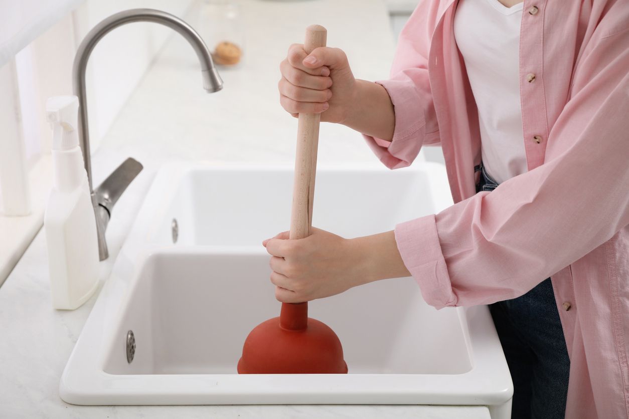 5 Penyebab Saluran Pembuangan Air di Wastafel Dapur Tidak Mengalir - Parapuan