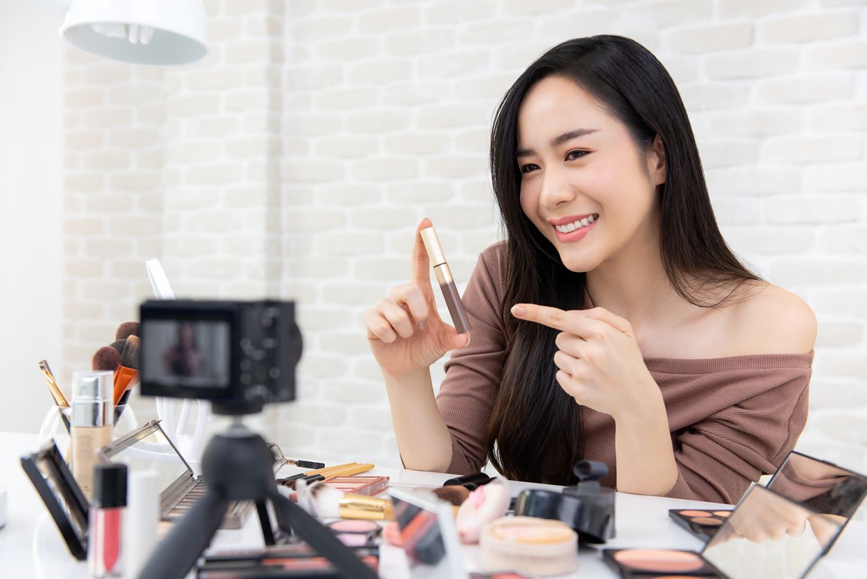 Beragam tren skincare viral di TikTok memang selalu menarik untuk dicoba. Ini trik kecantikan terbaru selama 2022 yang bisa kamu coba!