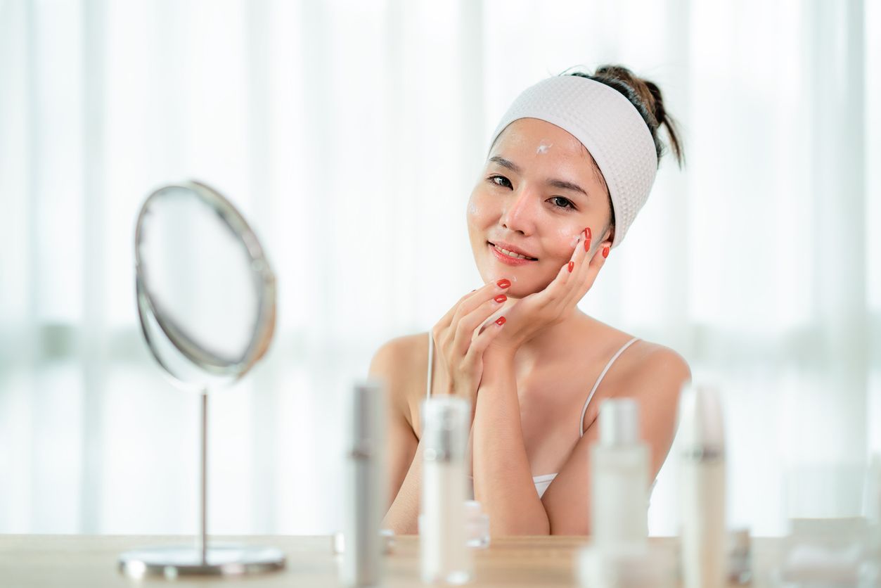 Perawatan kecantikan di klinik saja tidak cukup untuk mengatasi masalah kulit berat. Untuk itu ZAP merilis ZAP Home Treatment dengan obat racikan.