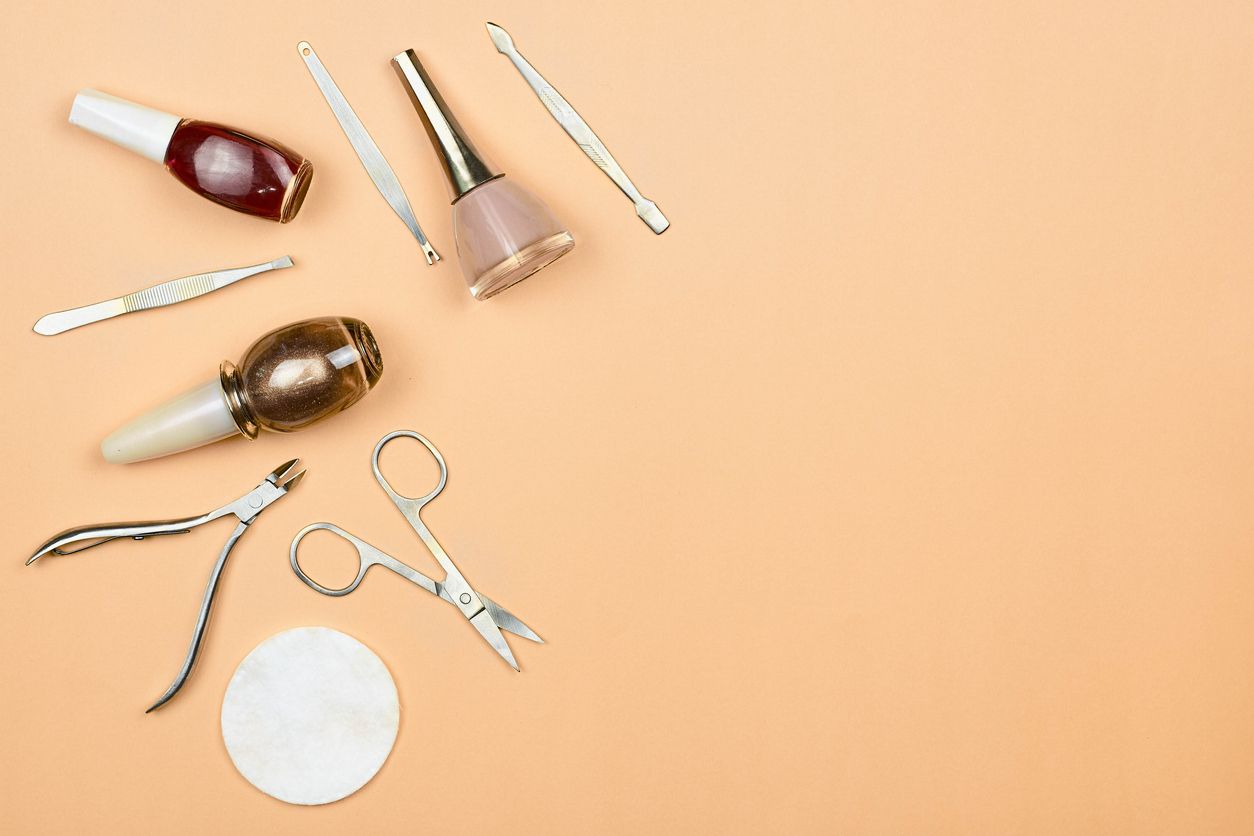 Ini sejumlah peralatan yang perlu kamu persiapkan untuk membuat gel nail sendiri di rumah, sehingga lebih praktis.