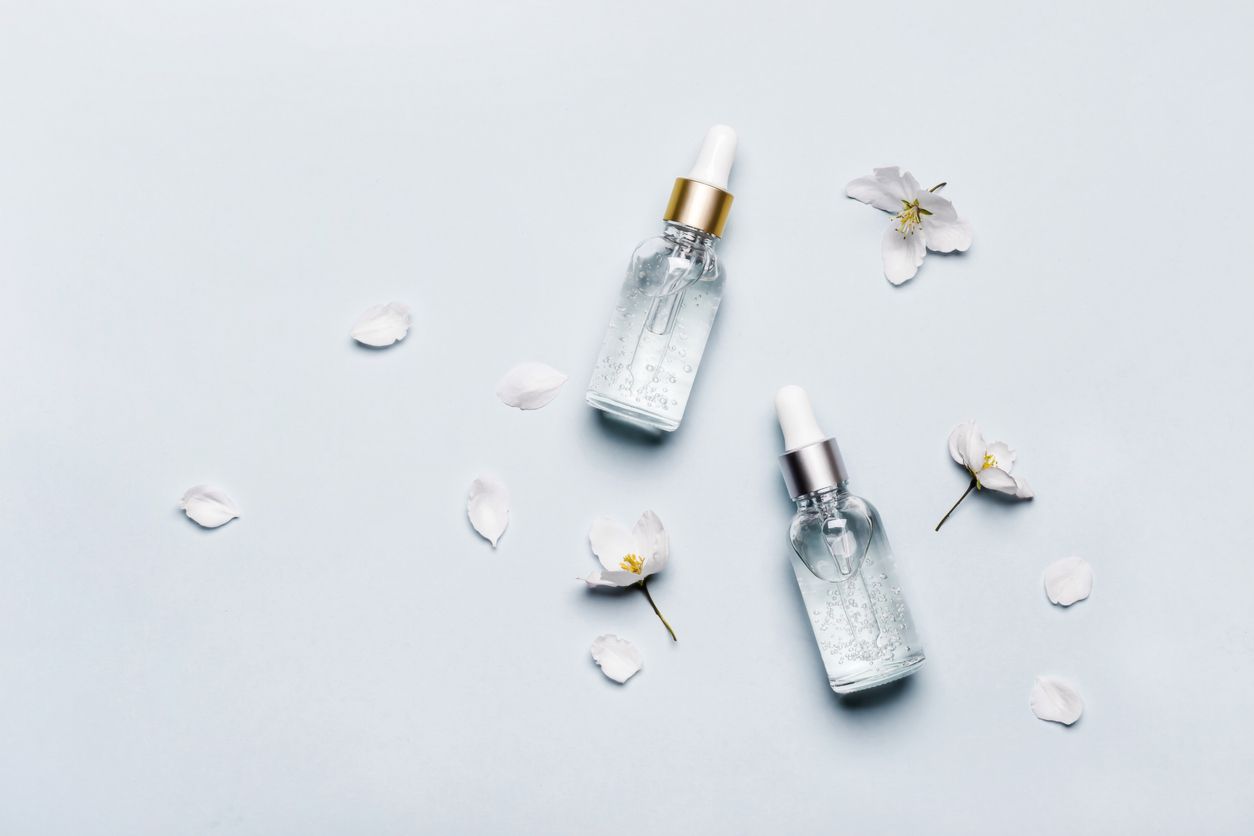 Bantu menyamarkan dan mencegah tanda-tanda penuaan, ini cara aman menggunakan skincare retinol di cuaca panas. 