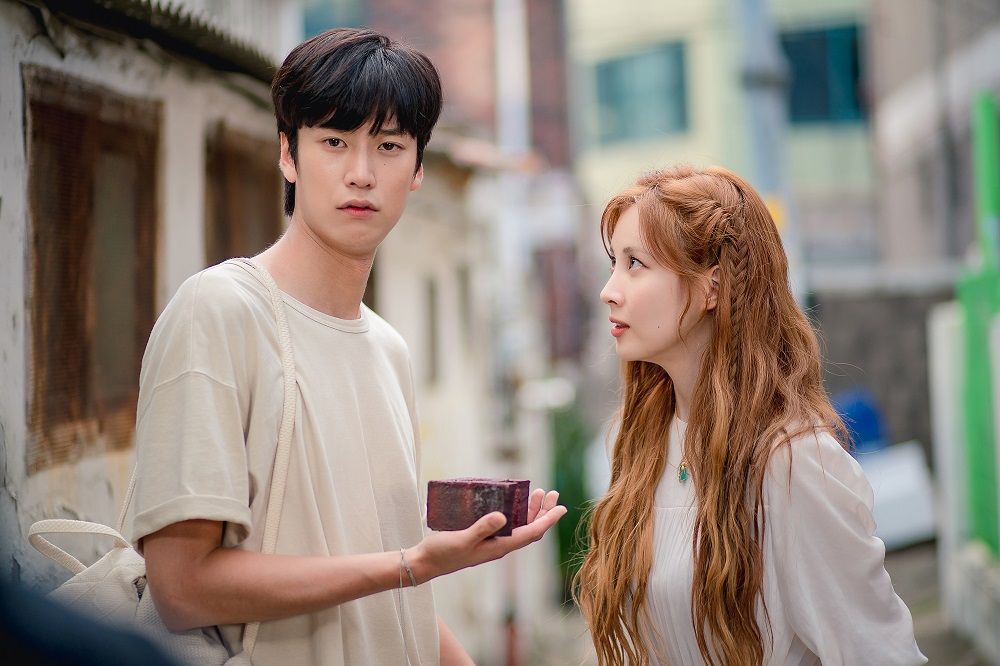 Drama Korea Jinxed at First yang dibintangi oleh Seohyun memasuki episode 3 pada pekan ini, yuk, intip keseruan apa yang bakal dihadirkan.