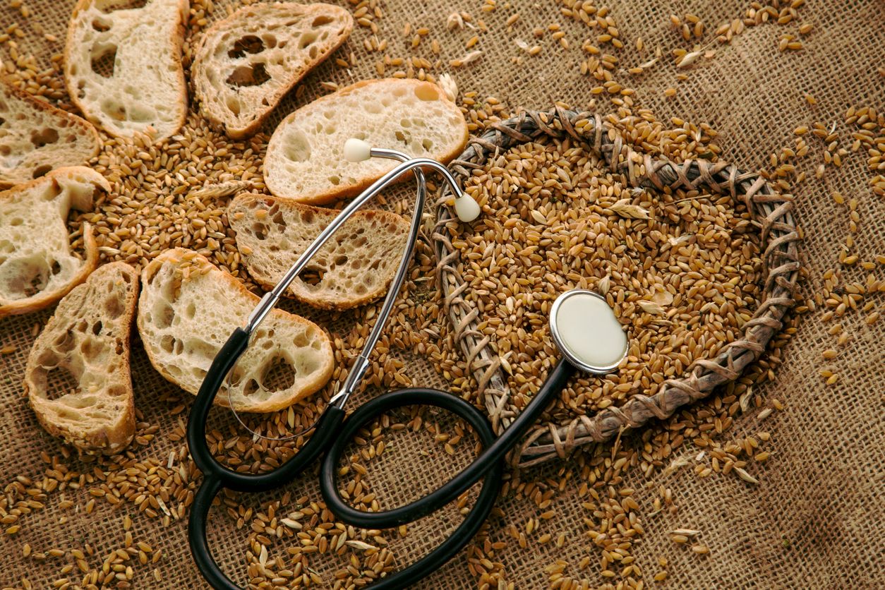 Berikut ini empat kondisi kesehatan yang mewajibkan pengidapnya melakukan diet bebas gluten. Ada penyakit celiac hingga alergi gandum!