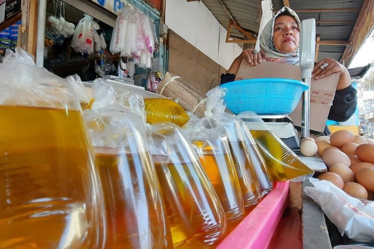 Berikut ini cara menggunakan aplikasi PeduliLindungi jika ingin membeli minya goreng curah. Yuk simak ulasannya