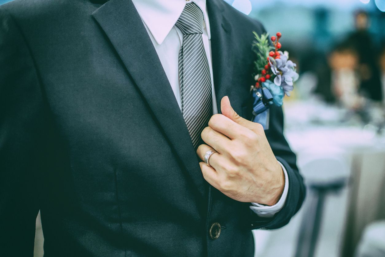 Jelang momen bersejarah dalam hidup, pernikahan bisa saja membuat gugup bagi pengantin pria. Simak, begini cara agar tidak gugup jelang penikahan.