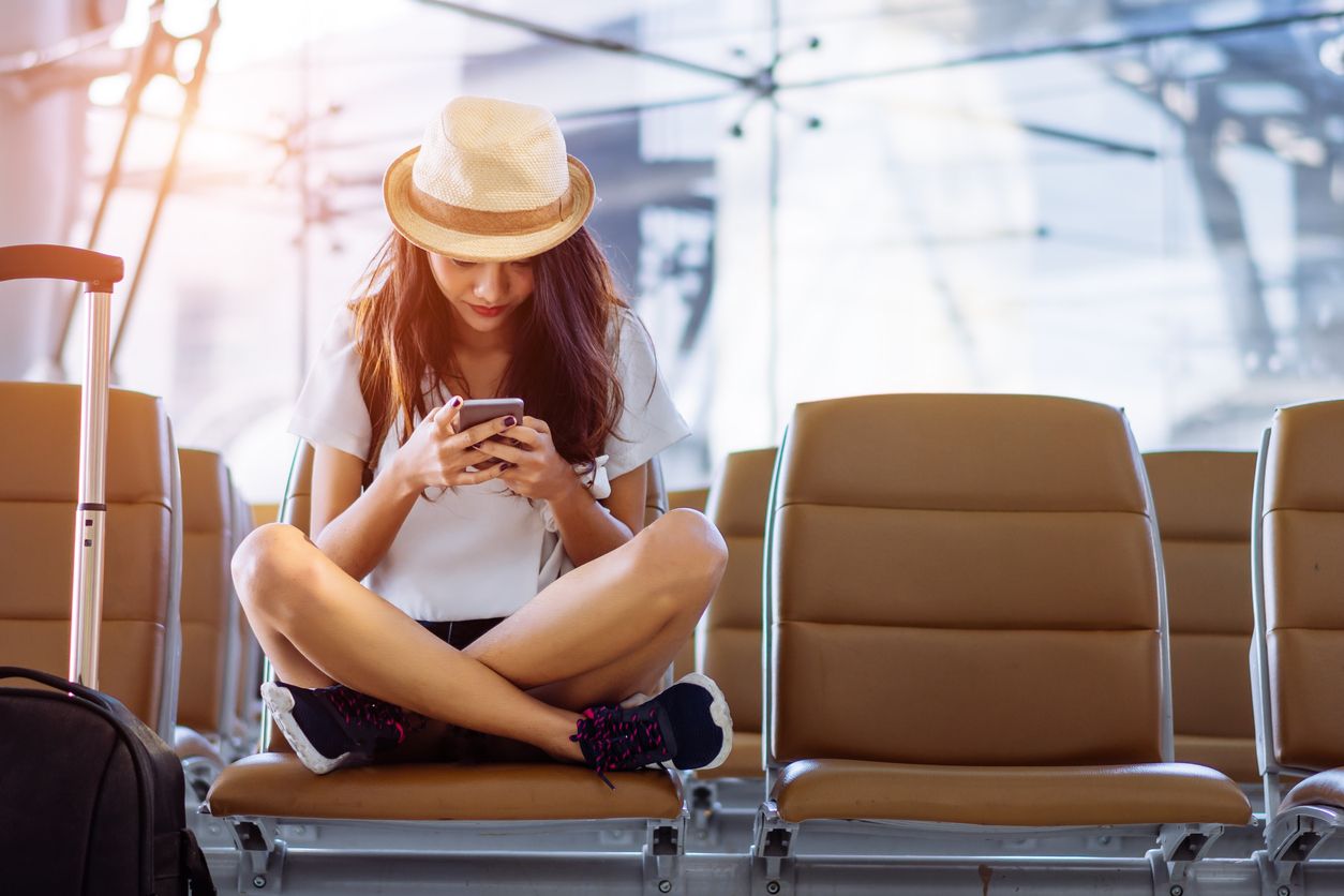 Berikut ini lima tips jalan-jalan cerdas, pastikan untuk mengandalkan aplikasi chatting selama liburan berlangsung