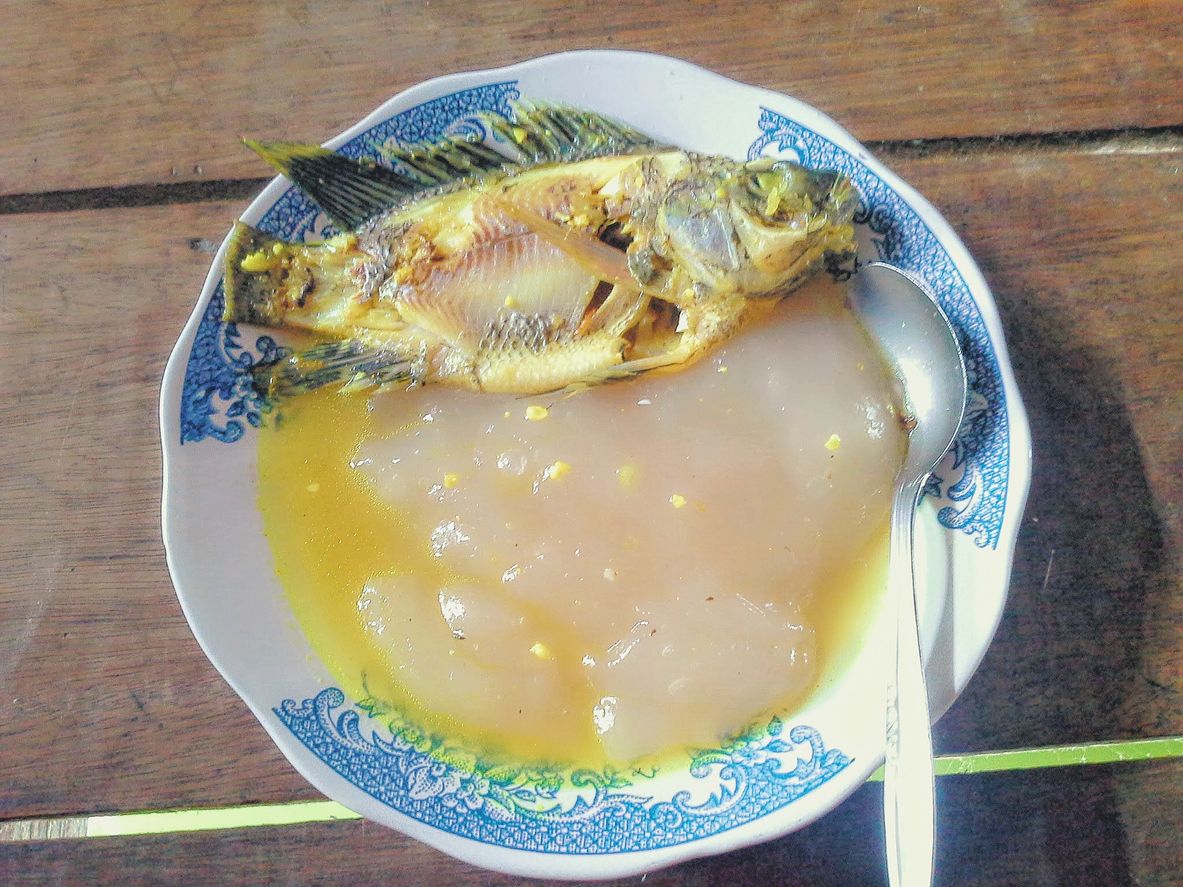 Kawan Puan, pernahkah kamu mencoba papeda? Papeda merupakan makanan khas Papua sebagai pengganti nasi. Yuk, simak tips memasak cepat papeda!