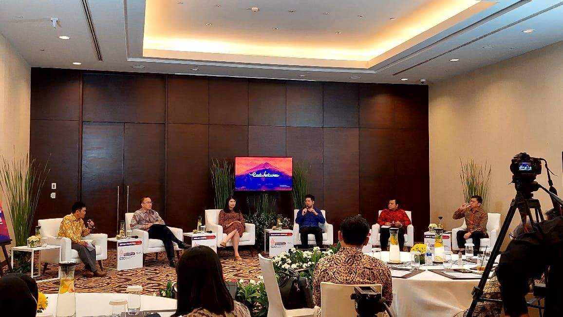 Harian Kompas yang berkolaborasi dengan East Ventures telah menyelenggarakan Bincang Dua Puluh. Acara ini membahas ekosistem investasi berkelanjutan.