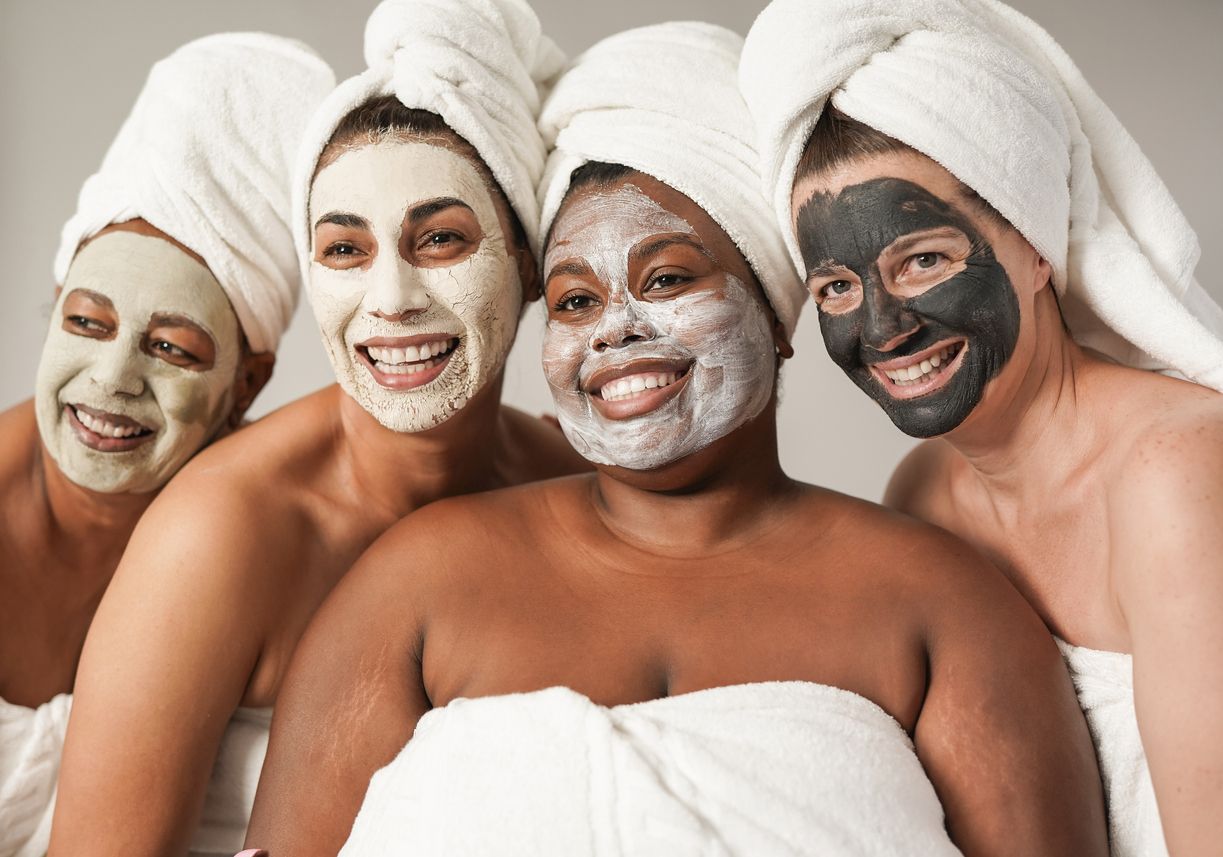 Ini berbagai manfaat yang bisa Kawan Puan rasakan apabila kamu rutin menggunakan masker wajah dalam perawatan kulit.