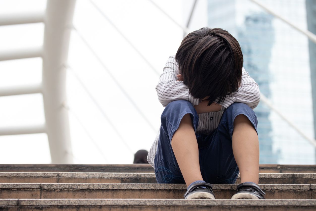 Kesalahan pola asuh dapat merusak kesehatan mental anak dan tumbuh kembangnya di masa depan. Yuk, simak selengkapnya!