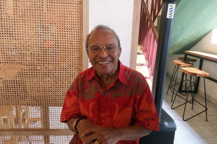 Penyanyi legendaris Bob Tutupoly meninggal dunia karena sakit, sederet artis ini ungkap perasaan duka.