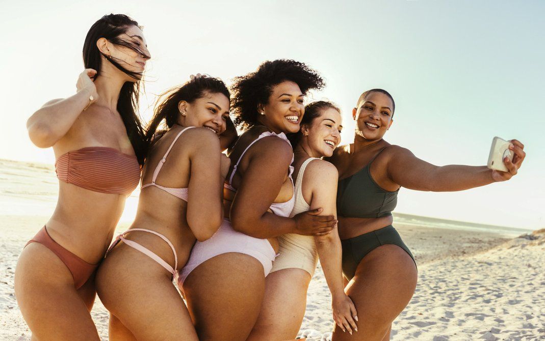 Semua bentuk tubuh itu cantik. Tapi untuk membuatnya lebih proporsional, penting memilih bikini yang sesuai bentuk tubuh. Ini caranya.