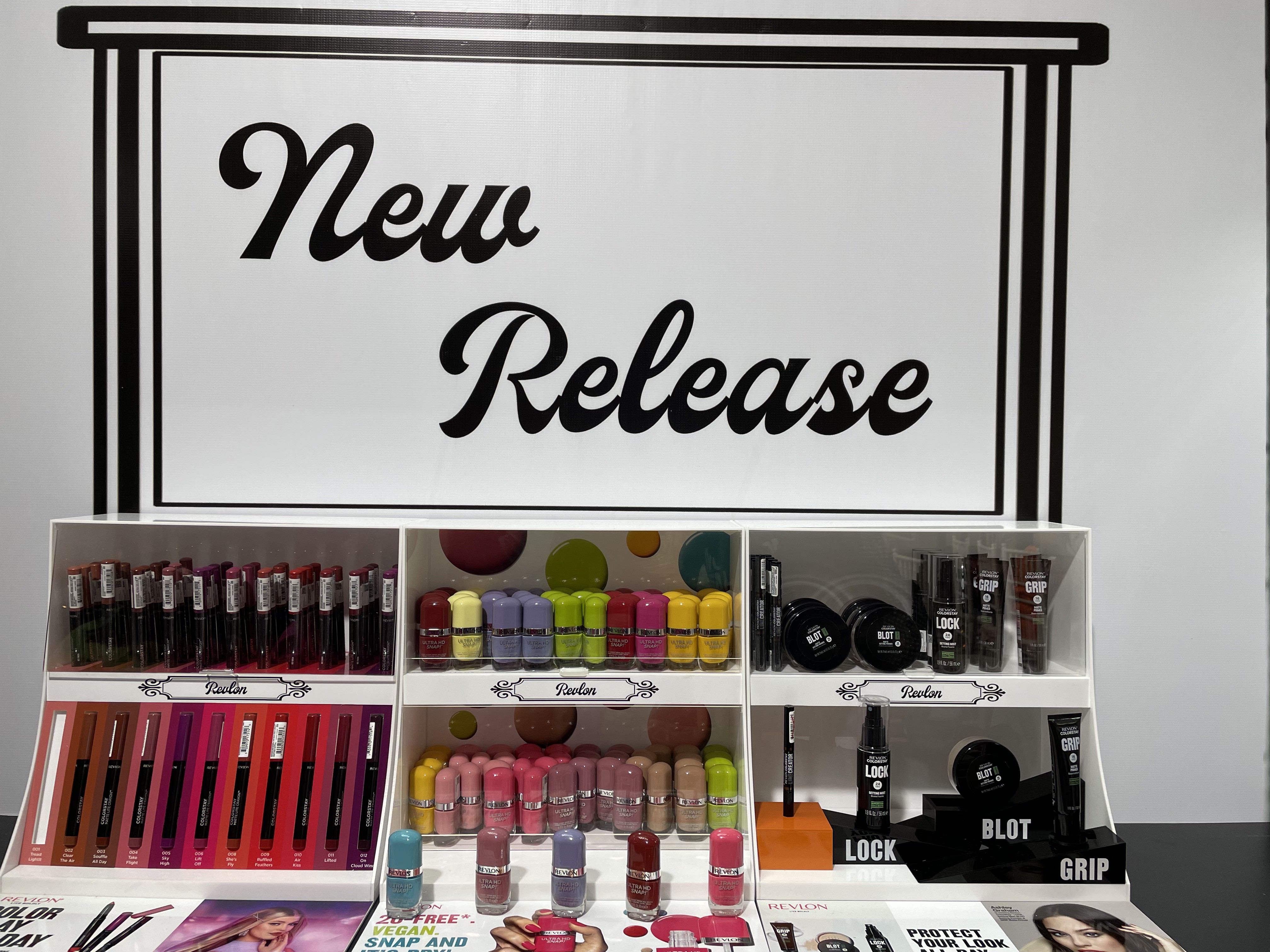 Merayakan ulang tahunnya yang ke-90, Revlon meluncurkan sejumlah rangkaian produk terbaru, mulai dari cat kuku sampai makeup mata.
