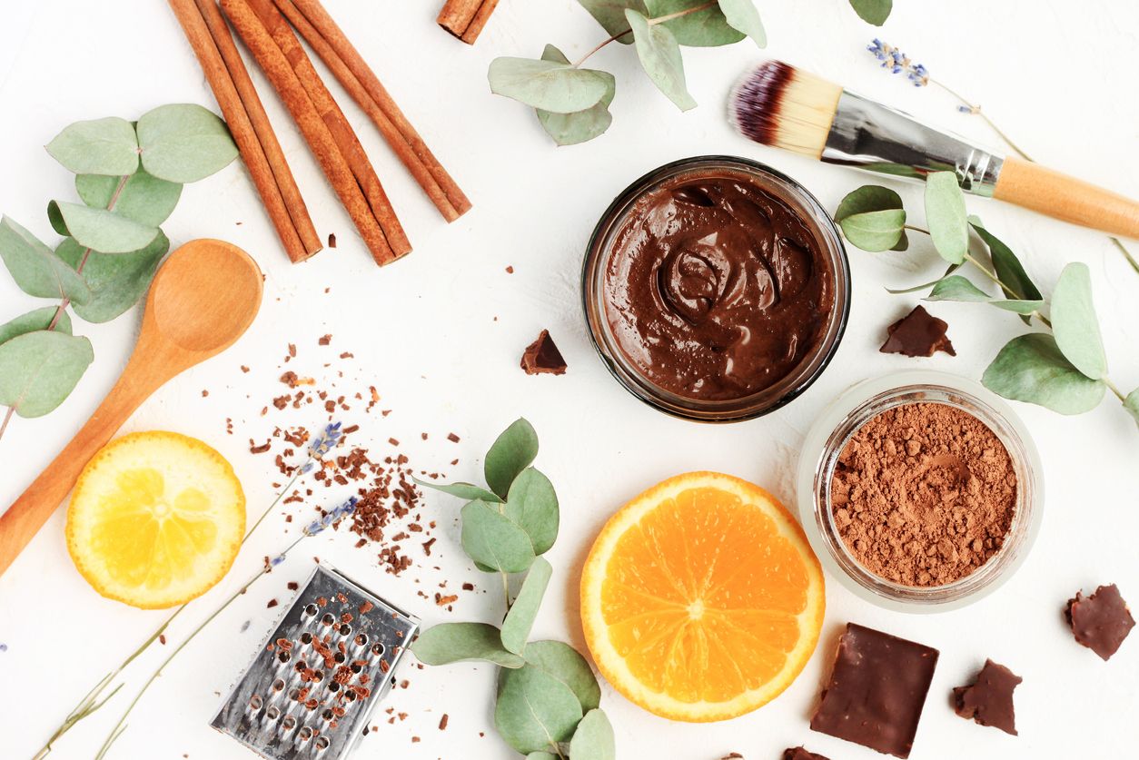 Bermanfaat baik bagi kulit wajah, simak berbagai rekomendasi produk skincare dengan kandungan cokelat!