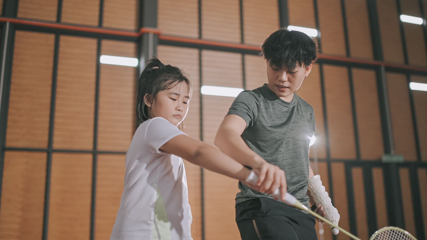 Merayakan Hari Bulu Tangkis Sedunia, yuk ketahui berbagai tips bermain badminton untuk pemula berikut ini!