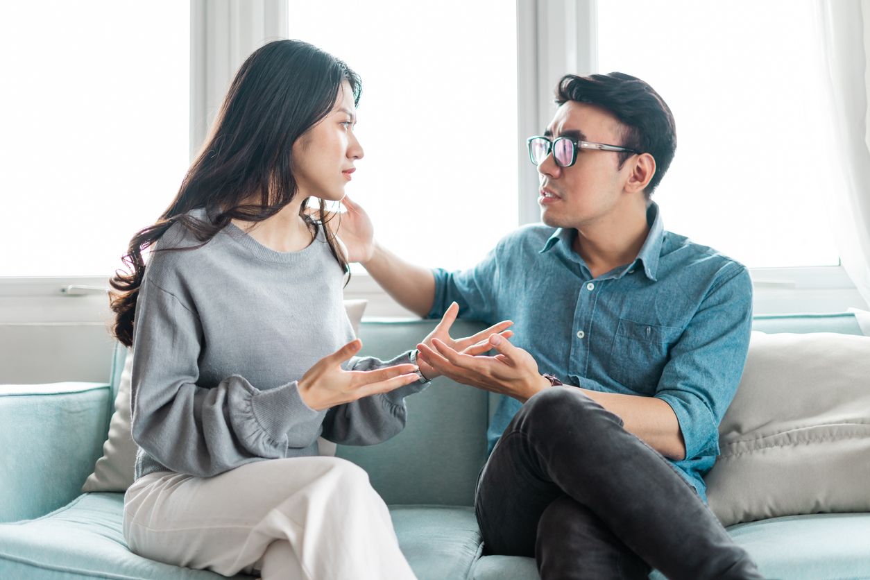 Hubungan tidak sehat sering kali merugikan dan toksik. Namun, sebagian orang enggan meninggalkannya lantaran berbagai alasan. Apa itu? Yuk, simak!