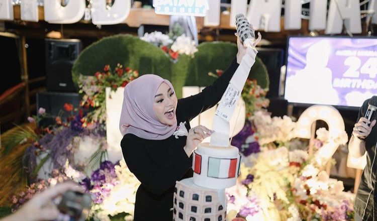 Rayakan ulang tahun ke-24, Aurel Hermansyah ucap rasa syukur dan tulis pesan ini.
Lantas apa isi pesan tersbeut?