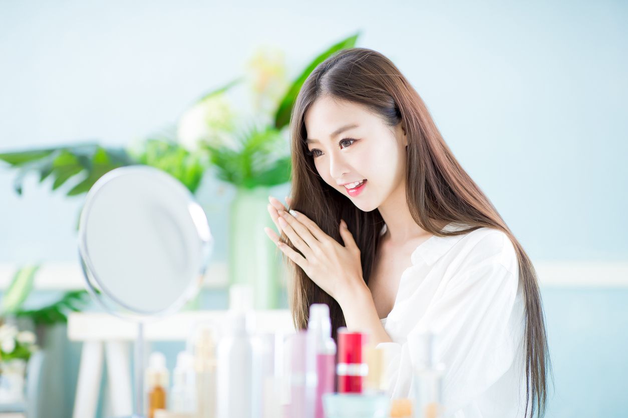 Kondisi rambut berwarna membutuhkan perawatan  rambut khusus. Simak rekomendasi vitamin untuk merawat rambut berwarna!