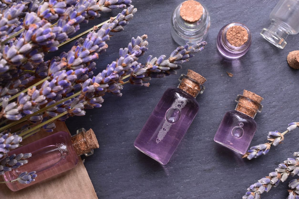 Dikenal memiliki aroma menenangkan, lavender oil juga memiliki beragam manfaat baik untuk kulit. Apa saja?