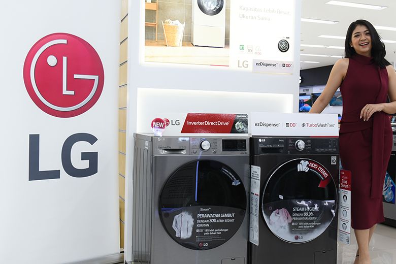 Mesin Cuci LG AI DD dengan Fitur ezDispense™️ hadir dengan fitur pintar yang canggih, termasuk penakar deterjen secara otomatis.