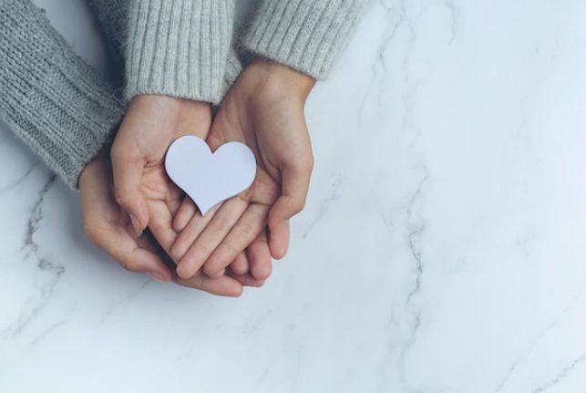 Untuk memperkuat hubungan suami istri, ada lima hal yang perlu kamu ketahui. Salah satunya mengetahui love language satu sama lain!