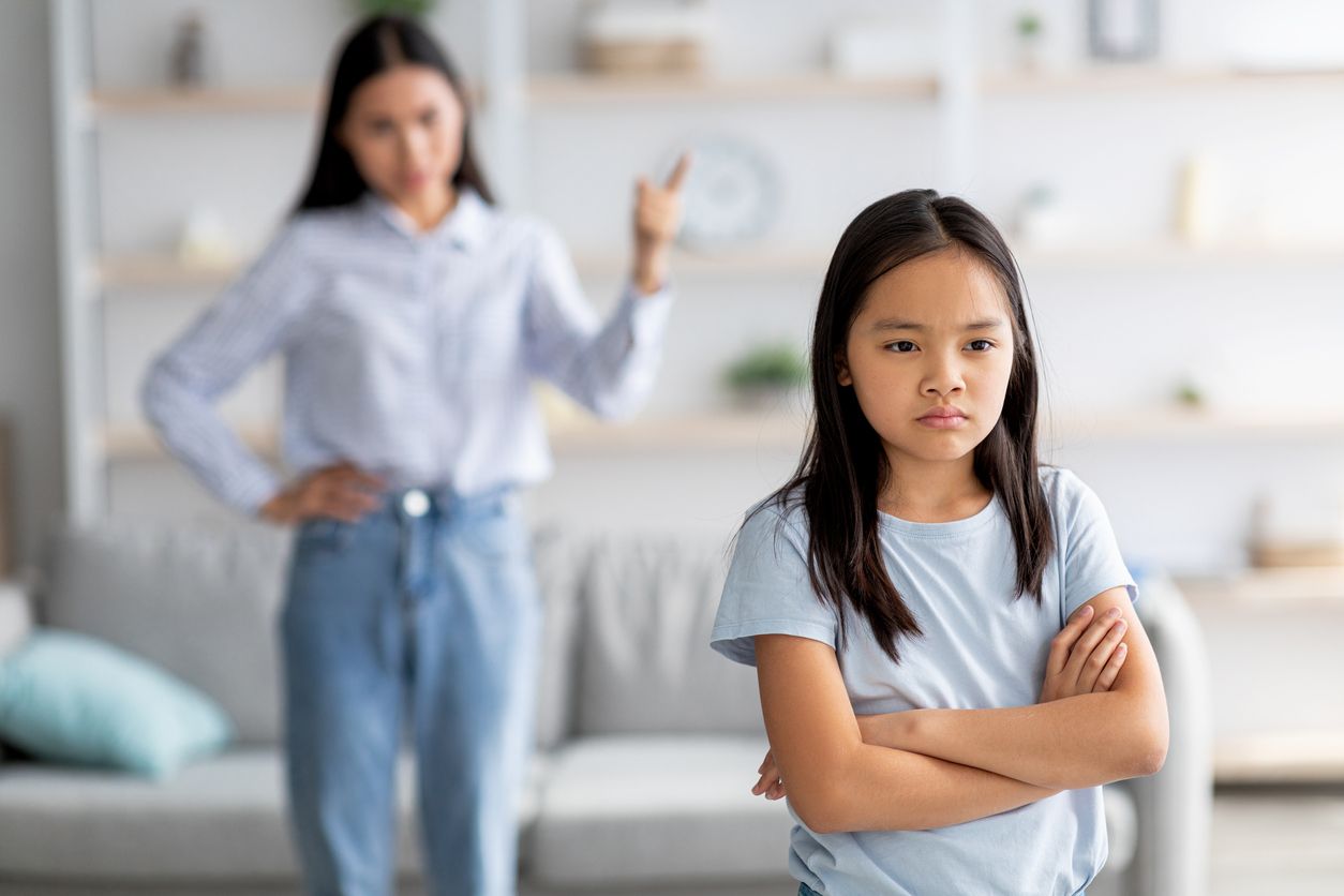 Plastic wrap parenting adalah gaya perilaku yang terlalu menekan anak supaya mengikuti arahan orang tua dan dapat berdampak buruk.