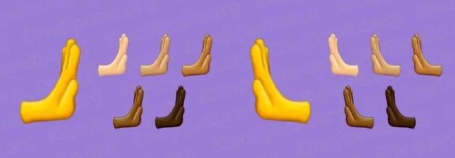 Emoji tangan tos atau rightwards pushing hand dan leftwards pushing hand.