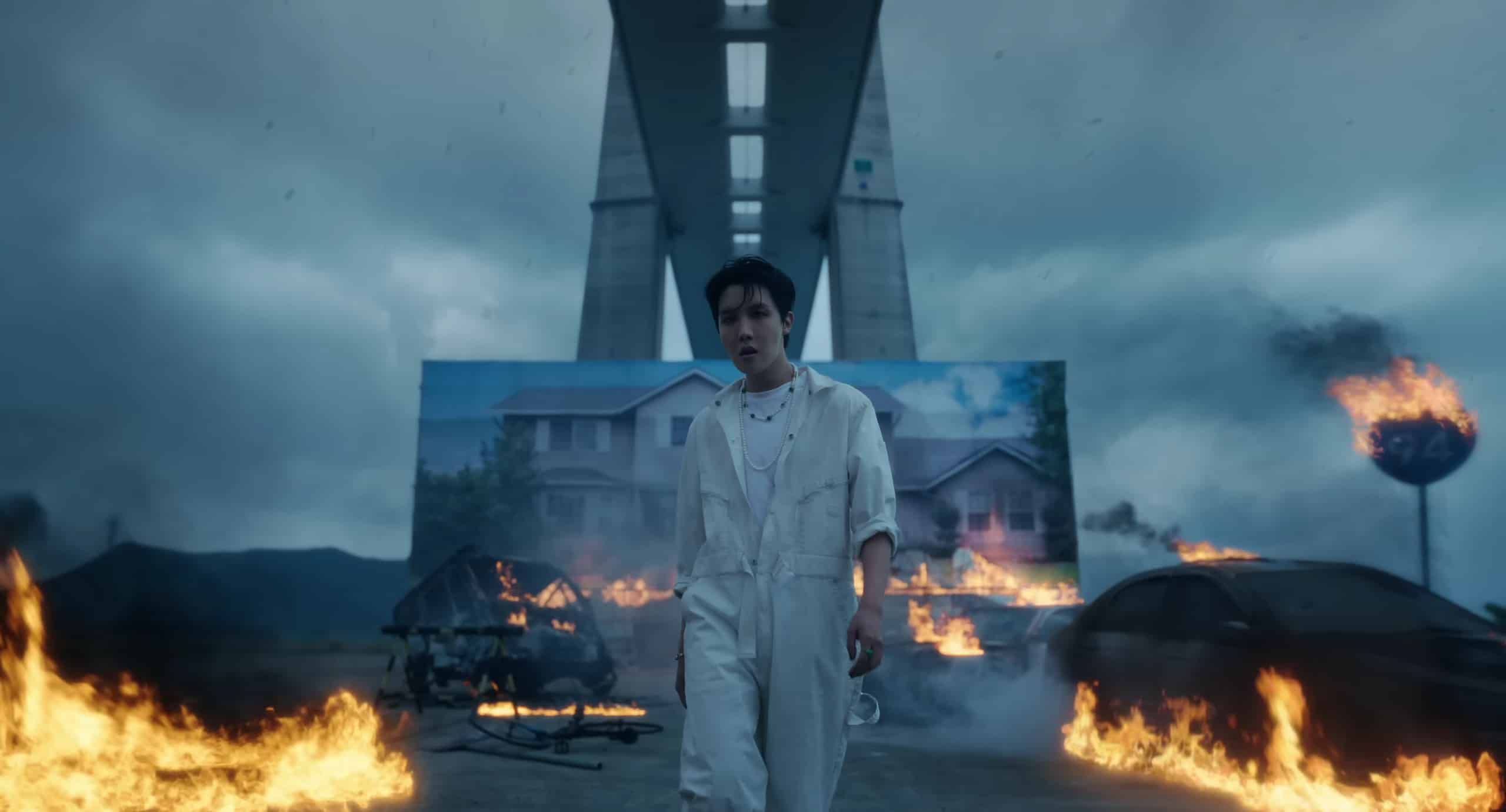 Intip makna lirik lagu Arson dari J-Hope BTS di album terbarunya, Jack In The Box, yang baru dirilis pada Jumat (15/7/2022).