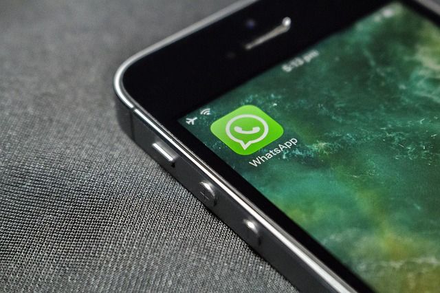 Kabar gembira bagi pengguna aplikasi WhatsApp. Pasalnya, WhatsApp tidak jadi masuk aplikasi yang diblokir Kominfo