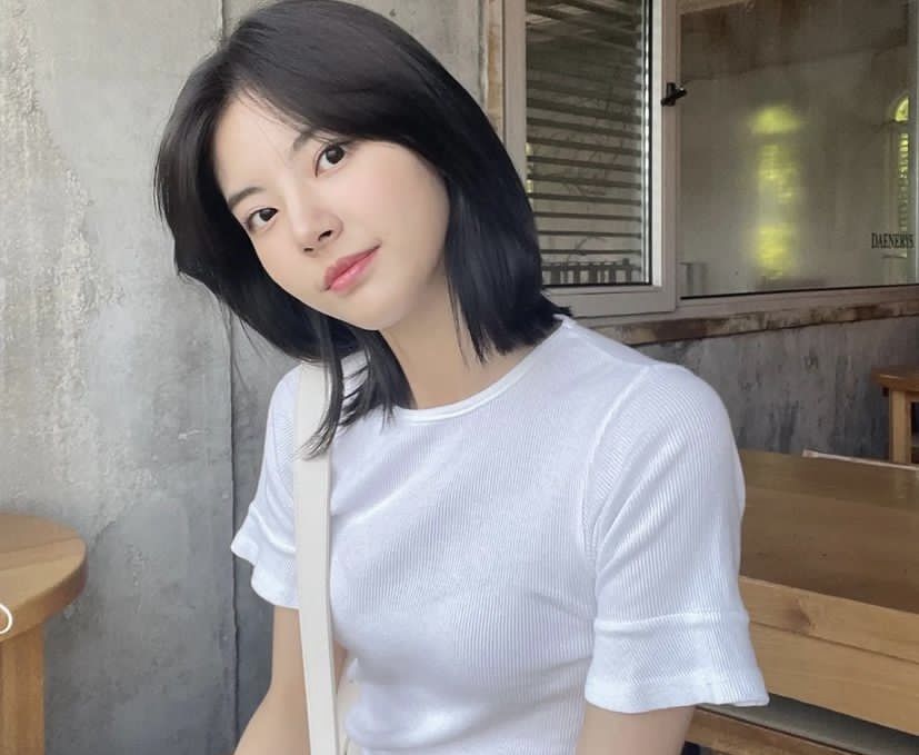 Berikut sederet fakta Hong Ye Ji, pemeran karakter perempuan Yoon Young di film 2037 yang kini viral di TikTok.