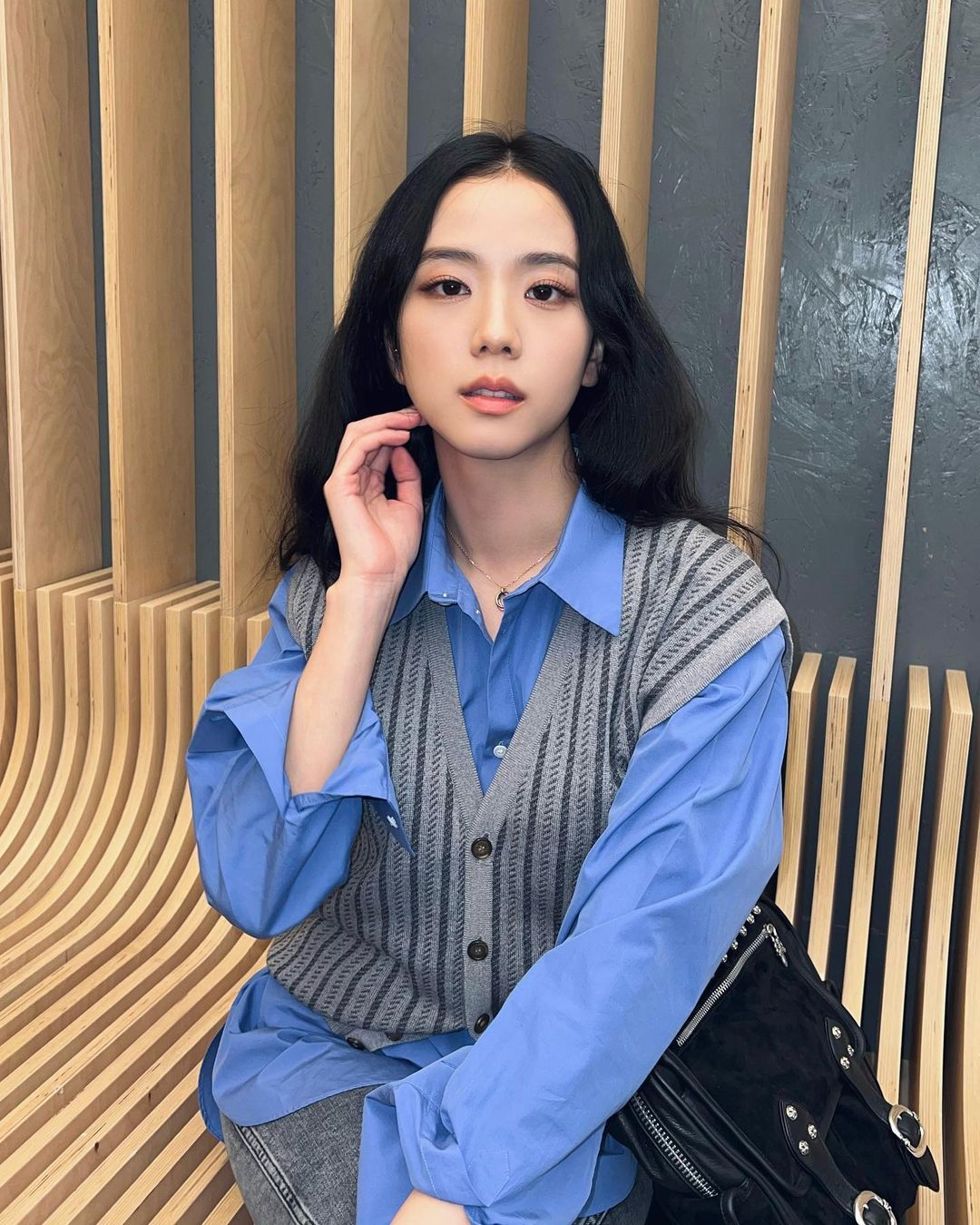 Baru-baru ini Jisoo BLACKPINK didapuk menjadi perempuan tercantik di dunia tahun 2022. Ternyata ini tips kecantikan Jisoo.