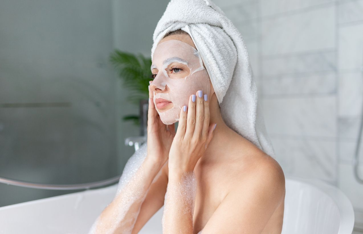 Memiliki beragam manfaat untuk kulit, simak ulasan rekomendasi sheet mask yang berbahan tomat. Cek selengkapnya!