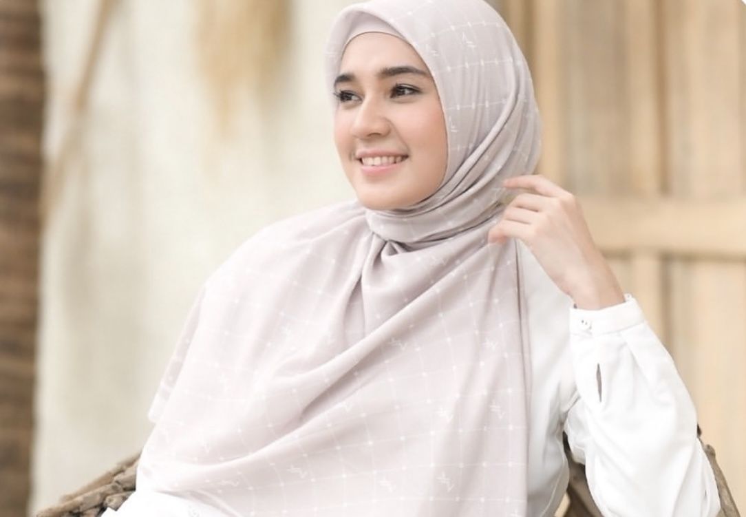 Simak Berita Terpopuler Fashion & Beauty hari ini. Mulai dari rahasia cantik Dhini Aminarti hingga baju kondangan tunik!