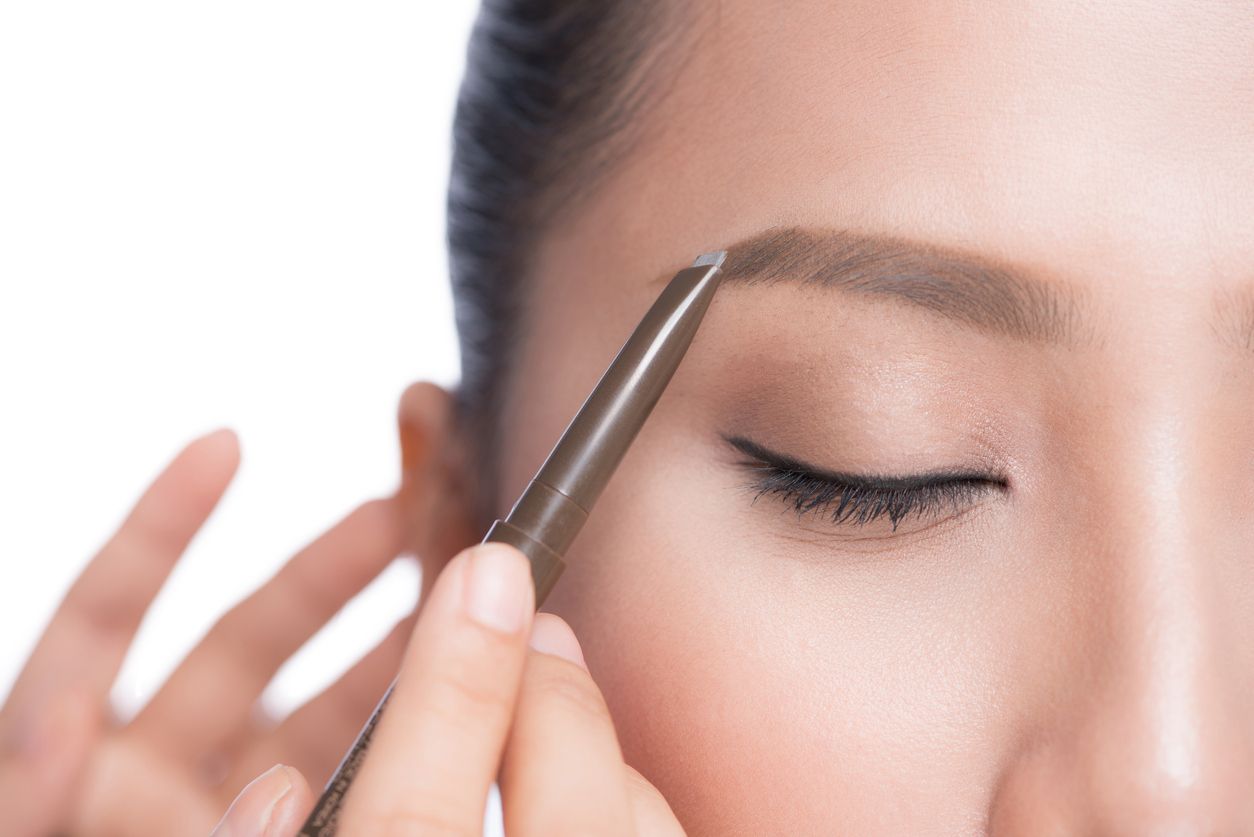 Bikin tampil alis selalu on fleek dengan rekomendasi pensil alis matic dari brand lokal berikut ini!